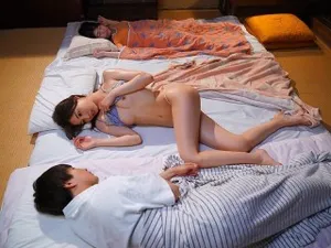 Cô sinh viên 18 tuổi siêu trẻ, mập mạp vẫn còn trinh trong phòng ngủ đơn giản